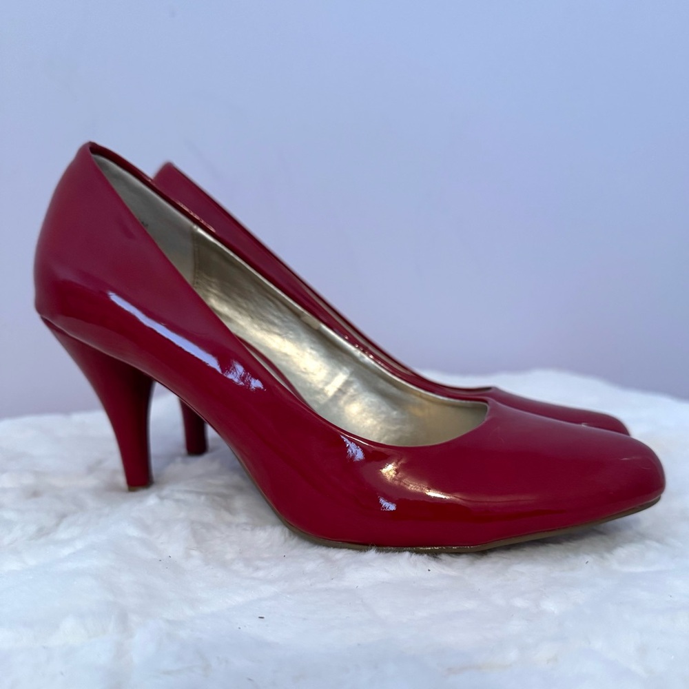 Bandolino Glossy Red Heels